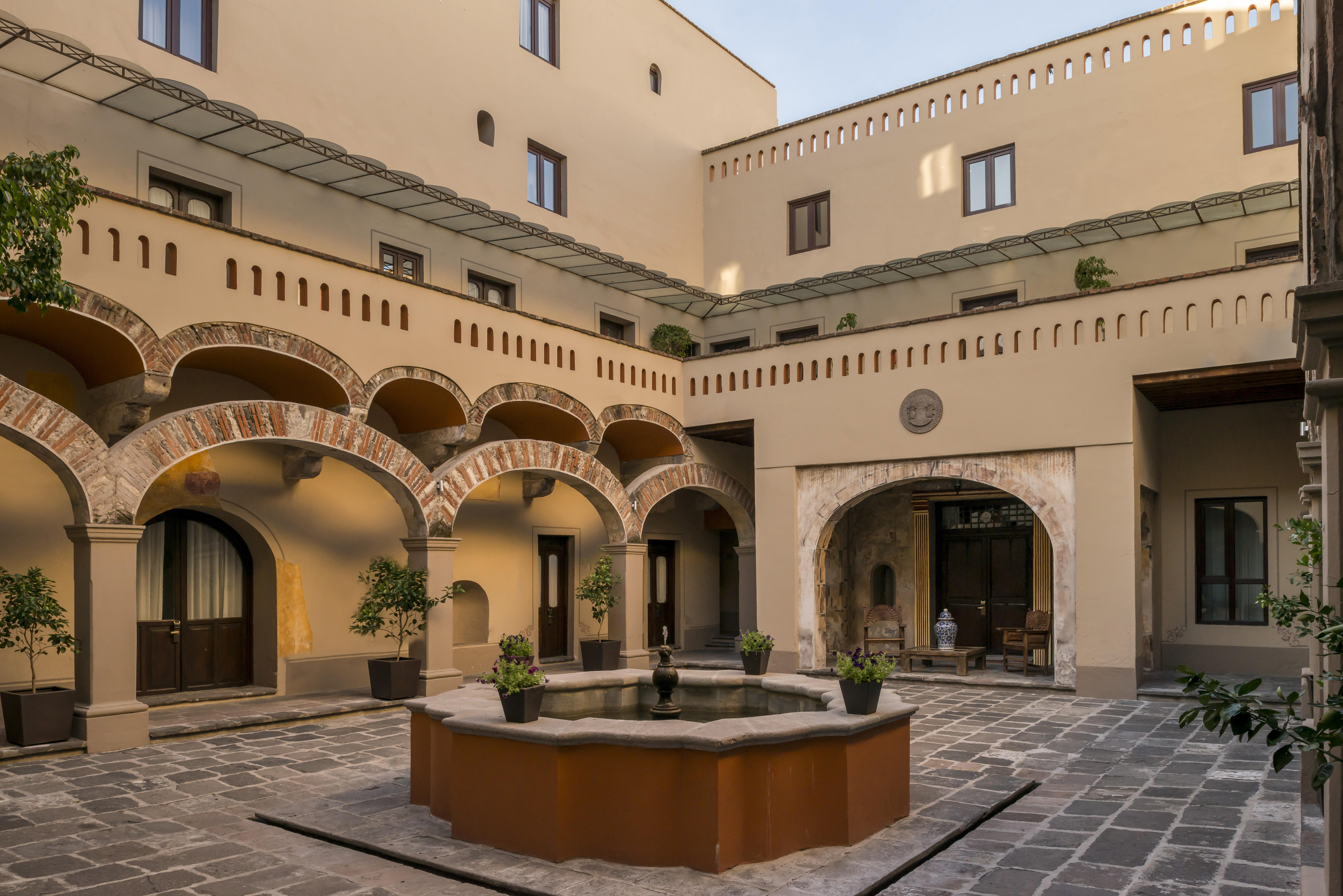 Hotel Quinta Real Puebla de Zaragoza Esterno foto The courtyard of the hotel