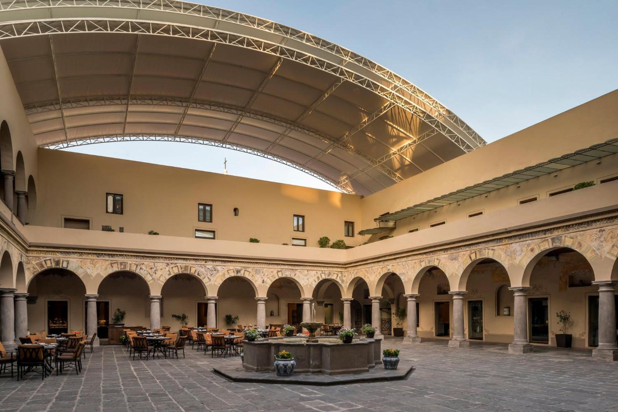 Hotel Quinta Real Puebla de Zaragoza Esterno foto The courtyard of the hotel